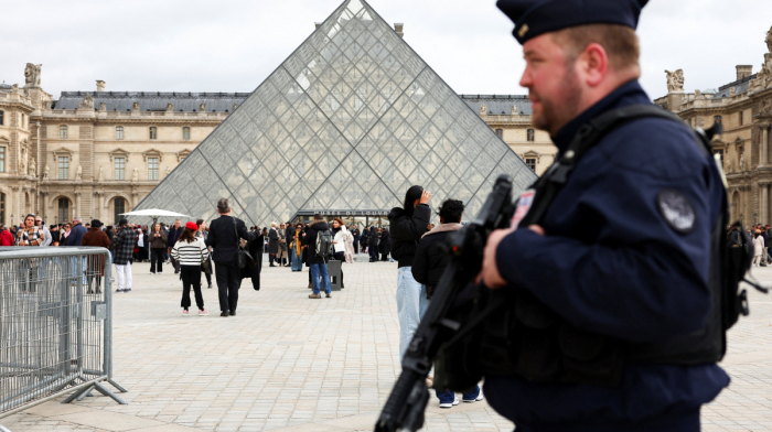 Four new suspects arrested in Louvre heist probe