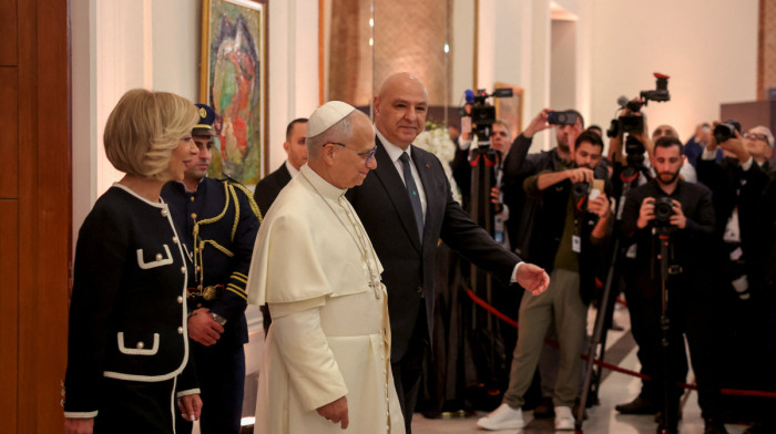 Lebanese President welcomes Pope Leo at presidential palace