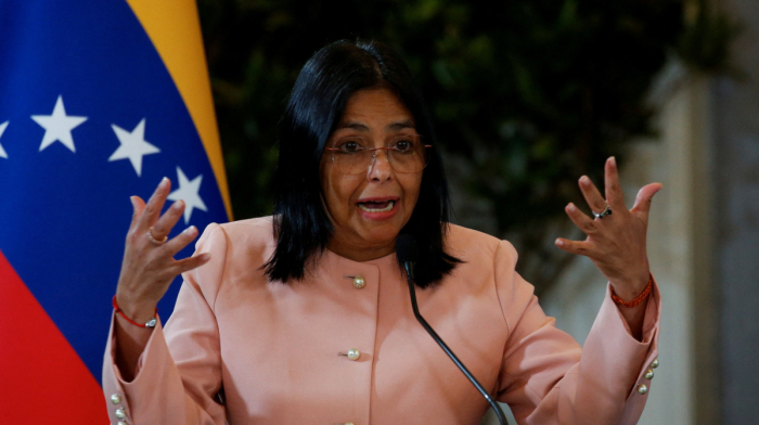 Gunfire erupts near Caracas Palace as VP Rodríguez sworn in
