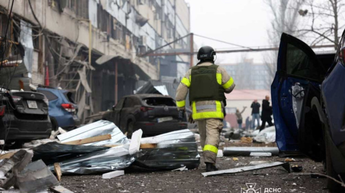Russian missile attack kills four and wounds 40 in Dnipro as diplomatic talks intensify