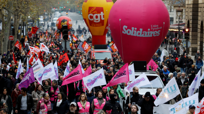 Paris unions stage strikes to pressure government ahead of 2026 budget talks
