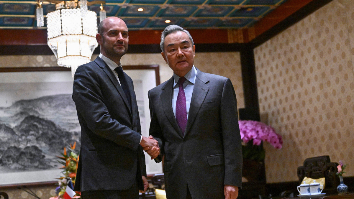 China's foreign minister urges France to support its position on Japan