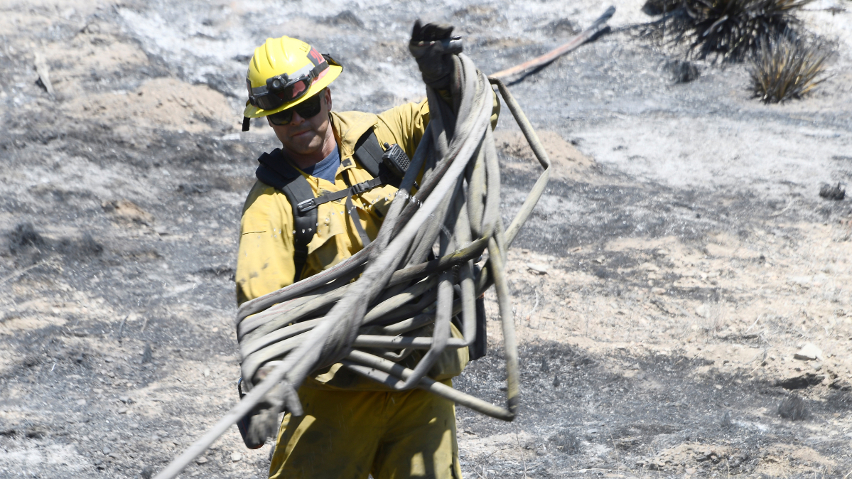 Firefighters respond to F-16 crash in California