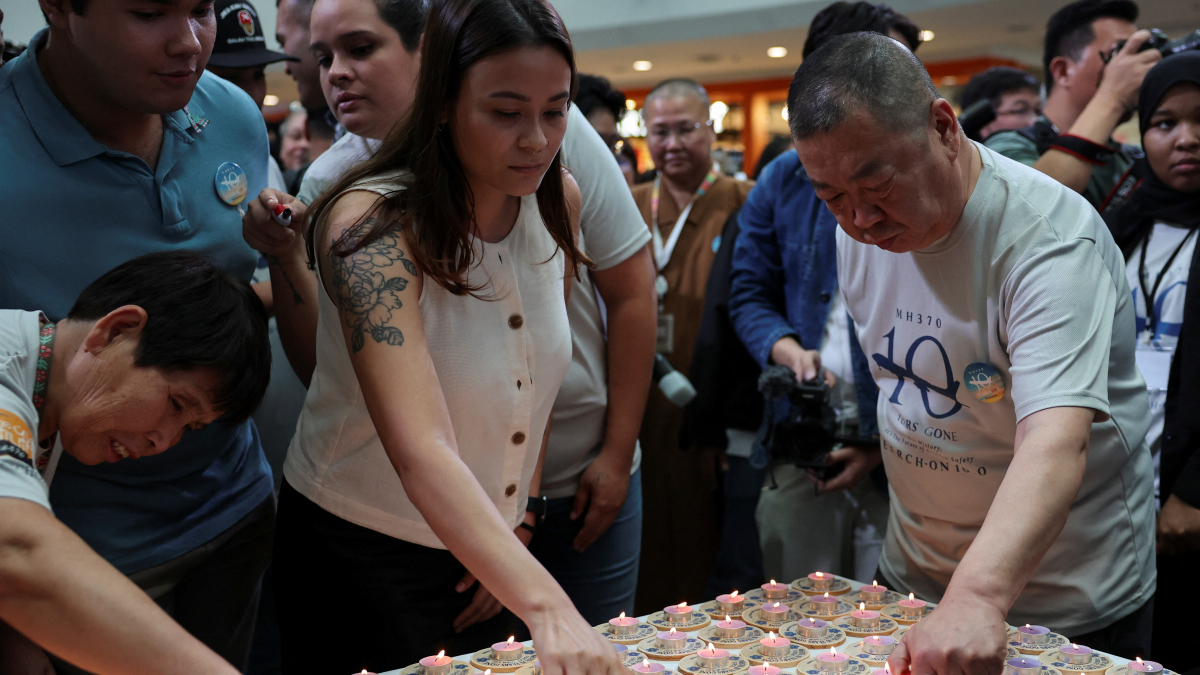 Families hopeful as search for missing MH370 set to restart
