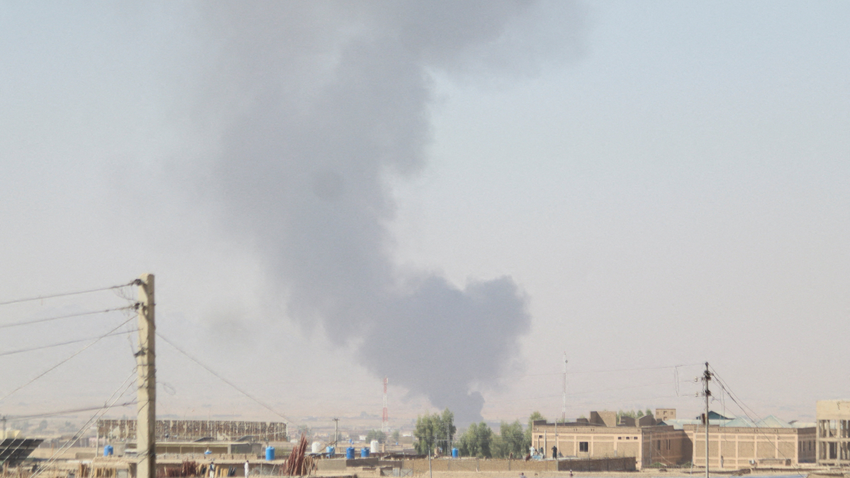 Pakistan and Afghanistan exchange heavy fire along border