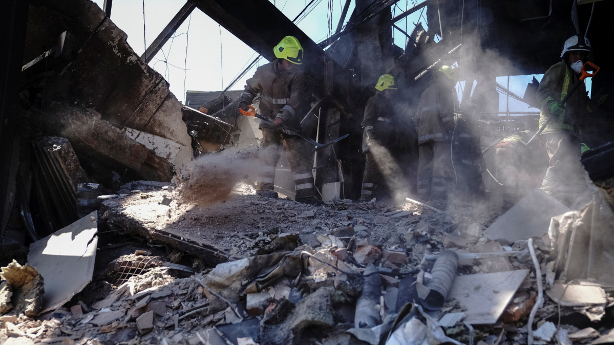 Russian strike hits Kremenchuk, knocks out power and water