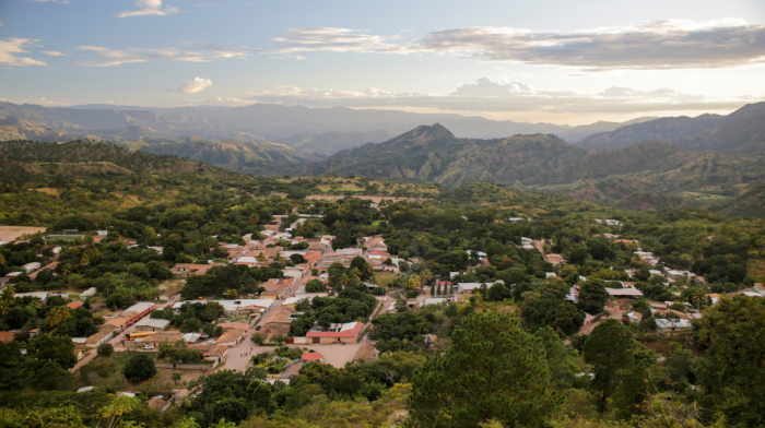 Delayed vote in Honduran town may decide presidential race