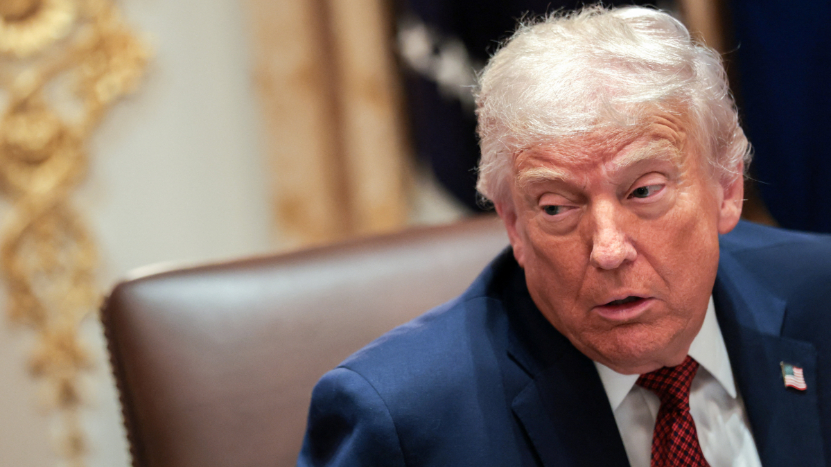 Trump unveils $12 billion aid package for farmers hit by trade war