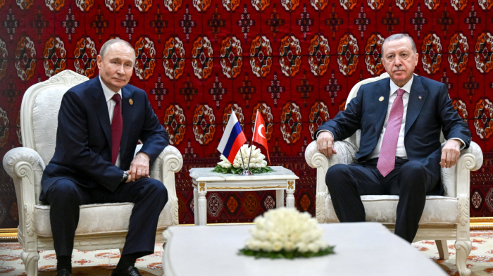 Erdoğan and Putin meet in Turkmenistan to discuss regional security and bilateral ties