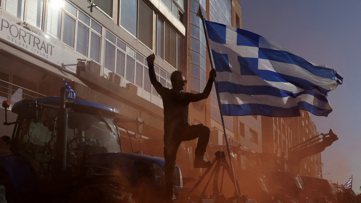 Greek farmers block Thessaloniki Port in nationwide protests