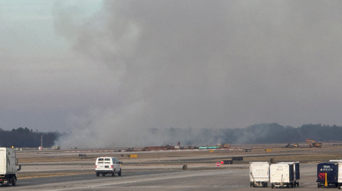 United Airlines flight returns to Dulles after engine failure
