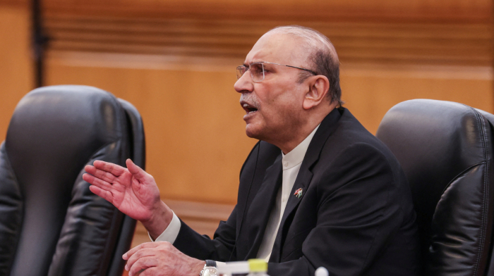 Pakistan’s president Asif Ali Zardari arrives in Baghdad for official visit