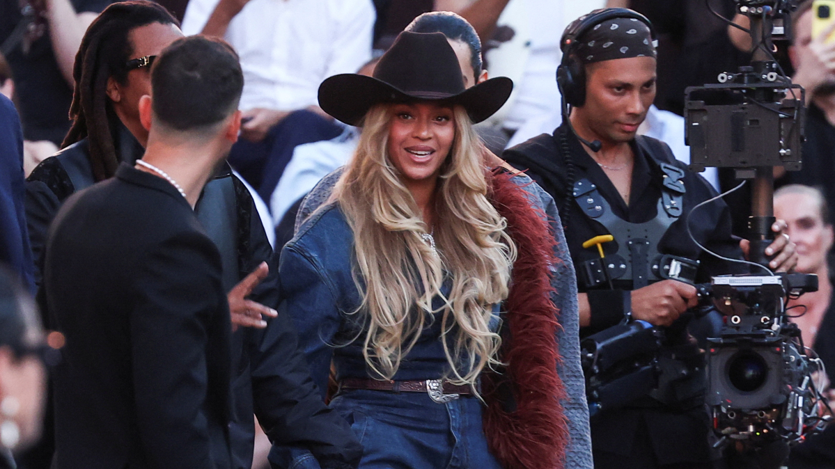 Beyoncé officially becomes a billionaire, Forbes reports