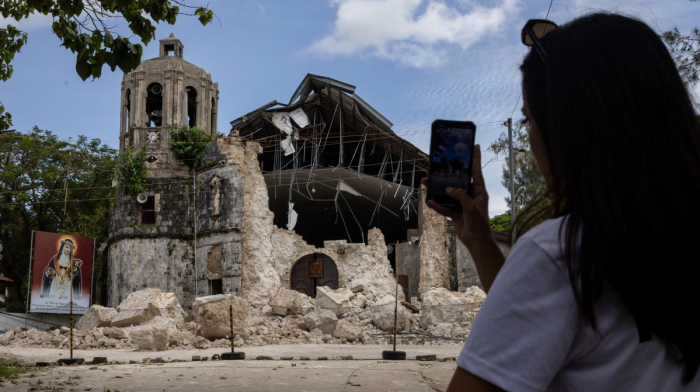 Philippines earthquake: Magnitude 6.7 quake hits off Mindanao