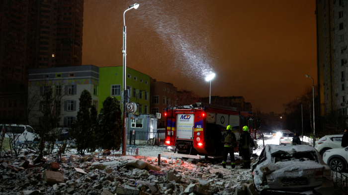 Russian hypersonic missile and drones hit Kyiv killing 4 people