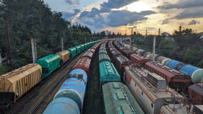 Azerbaijan sends 2,698 tons of fuel to Armenia by rail