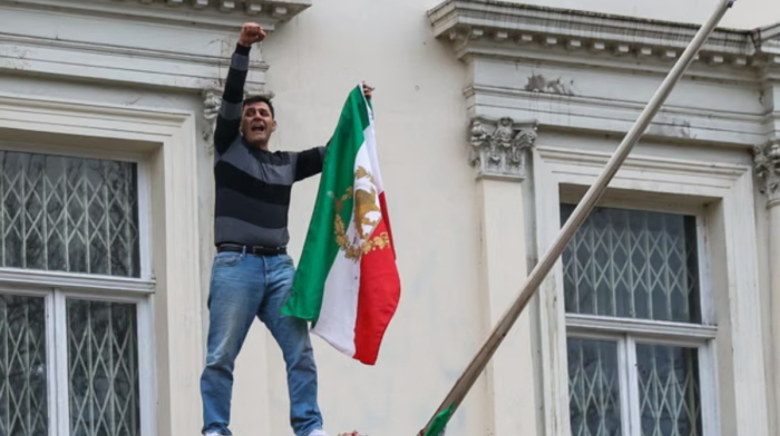 Iran protests: Pre-revolution flag briefly raised at Iranian embassy in London