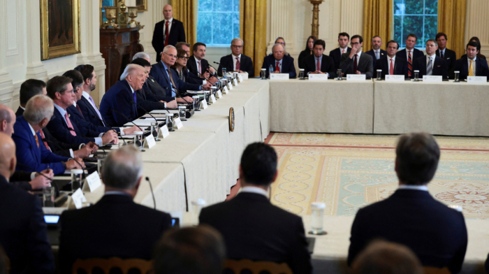 Trump blocks U.S. court claims on Venezuelan oil revenue