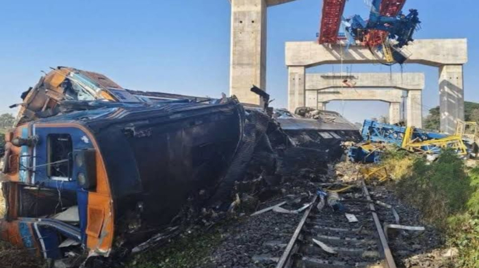 Crane collapses onto train causing at least 32 deaths in Thailand