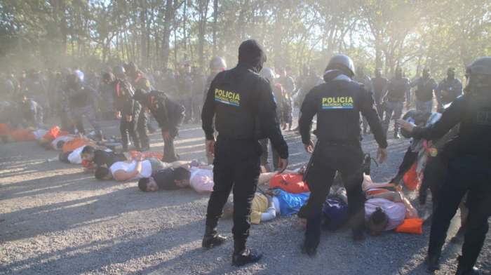 Gang attacks in Guatemala kill seven police after prison raid and leader arrest