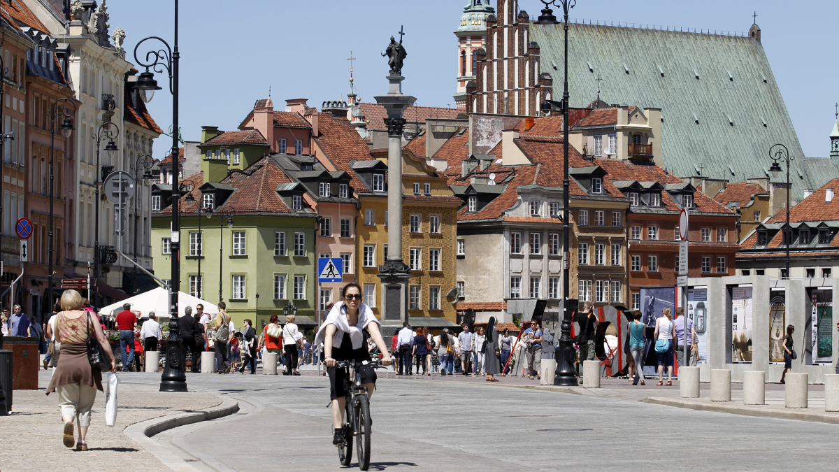 Poland to scale back special residence rules for Ukrainians from March