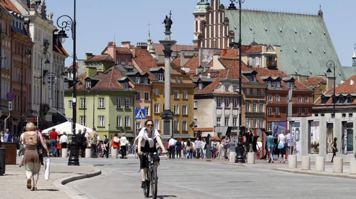 Poland to scale back special residence rules for Ukrainians from March