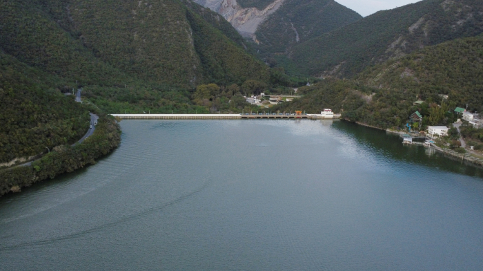 Why is water infrastructure being used as a weapon in war?