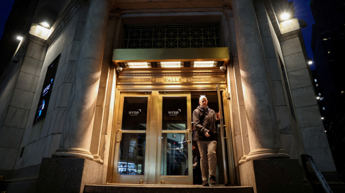 Wall Street ends lower on fresh tariff threats