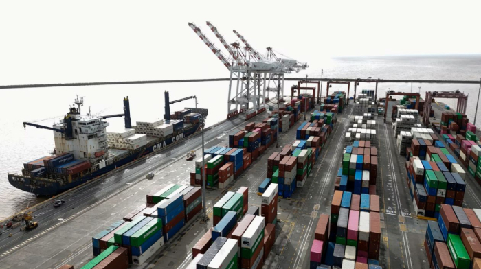 Argentina's economic activity shrinks in November, first decline of 2025