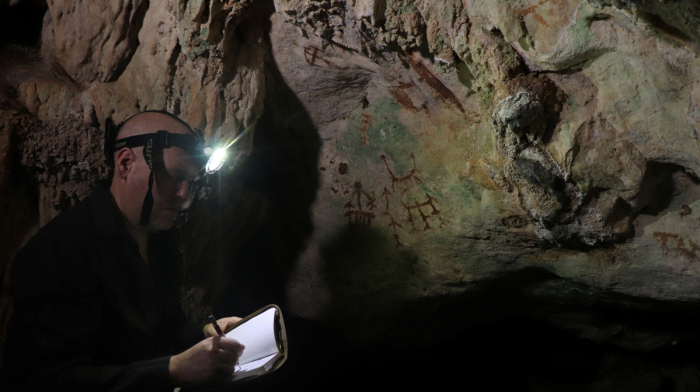 Ancient hand stencil in Indonesia pushes back origins of rock art