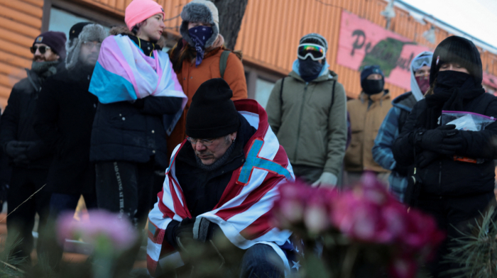 Minneapolis federal agents fatally shoot man amid protests