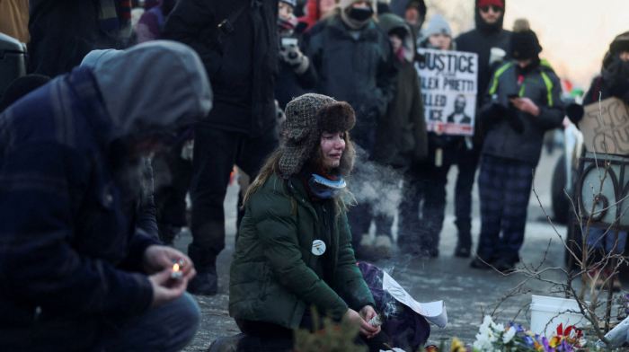 Backlash as federal immigration agents kill a U.S. citizen in Minneapolis