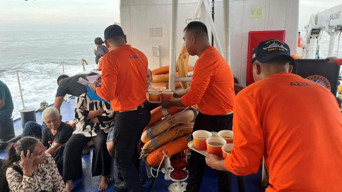 Death toll in Philippine boat accident climbs to 15, hundred others rescued