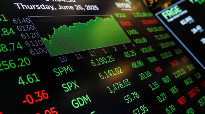 S&P 500 closes at record high as tech gains offset healthcare rout