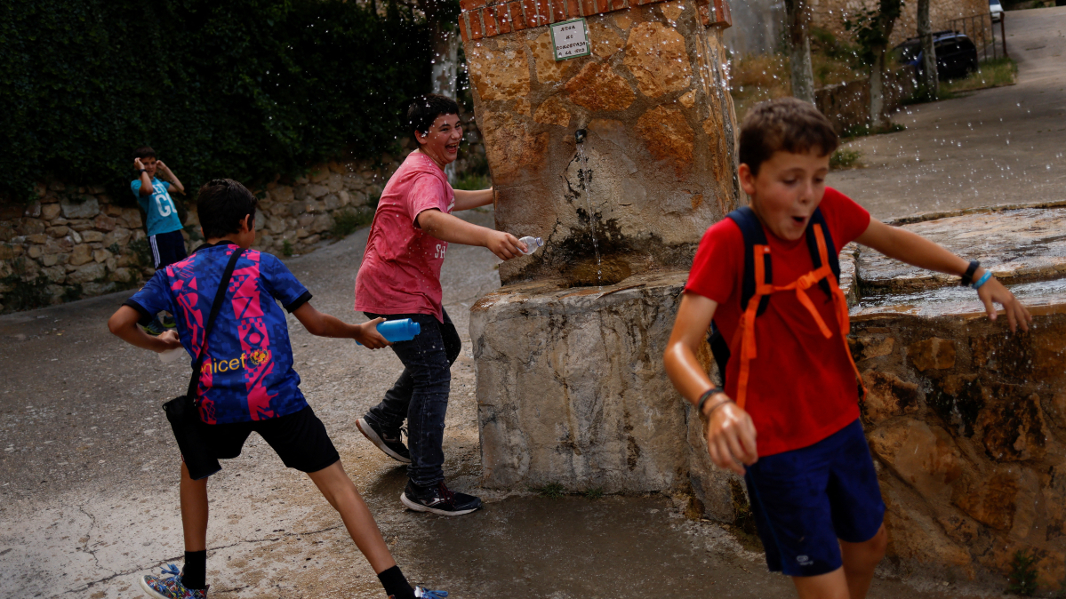 Spain and Greece advance teen social media restrictions