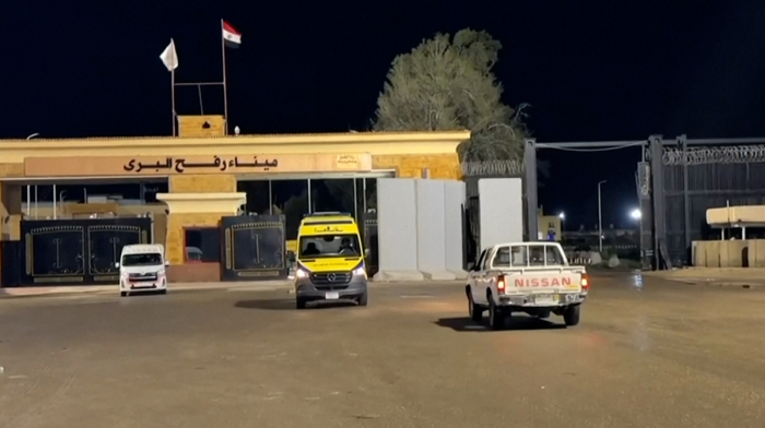 Palestinians enter Egypt from Gaza for medical treatment