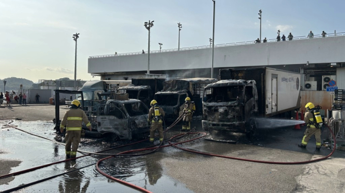 Fire involving 8 vehicles outside Hong Kong market extinguished