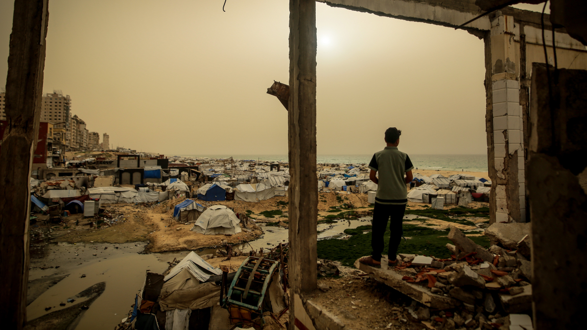 Sandstorm worsens conditions for displaced Palestinians in Gaza