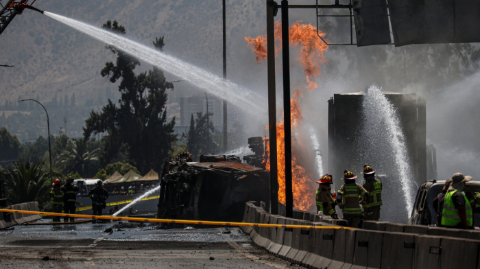 At least 4 dead and 17 injured in truck explosion in Santiago