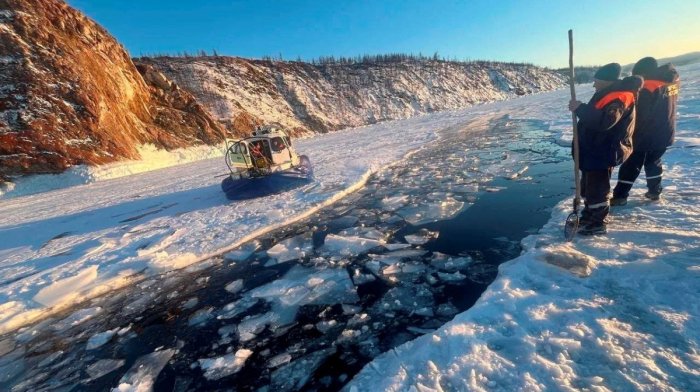 Eight killed after Chinese tour bus plunges into frozen Lake Baikal