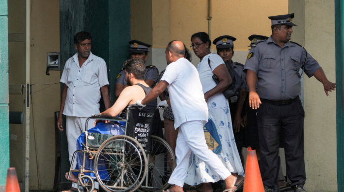 U.S. submarine sinks Iranian warship: Latest on Middle East conflict on Wednesday