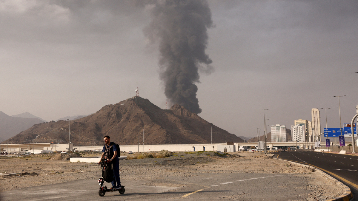 Oil climbs past $119 a barrel as Iran crisis squeezes global supply - Monday 9 March