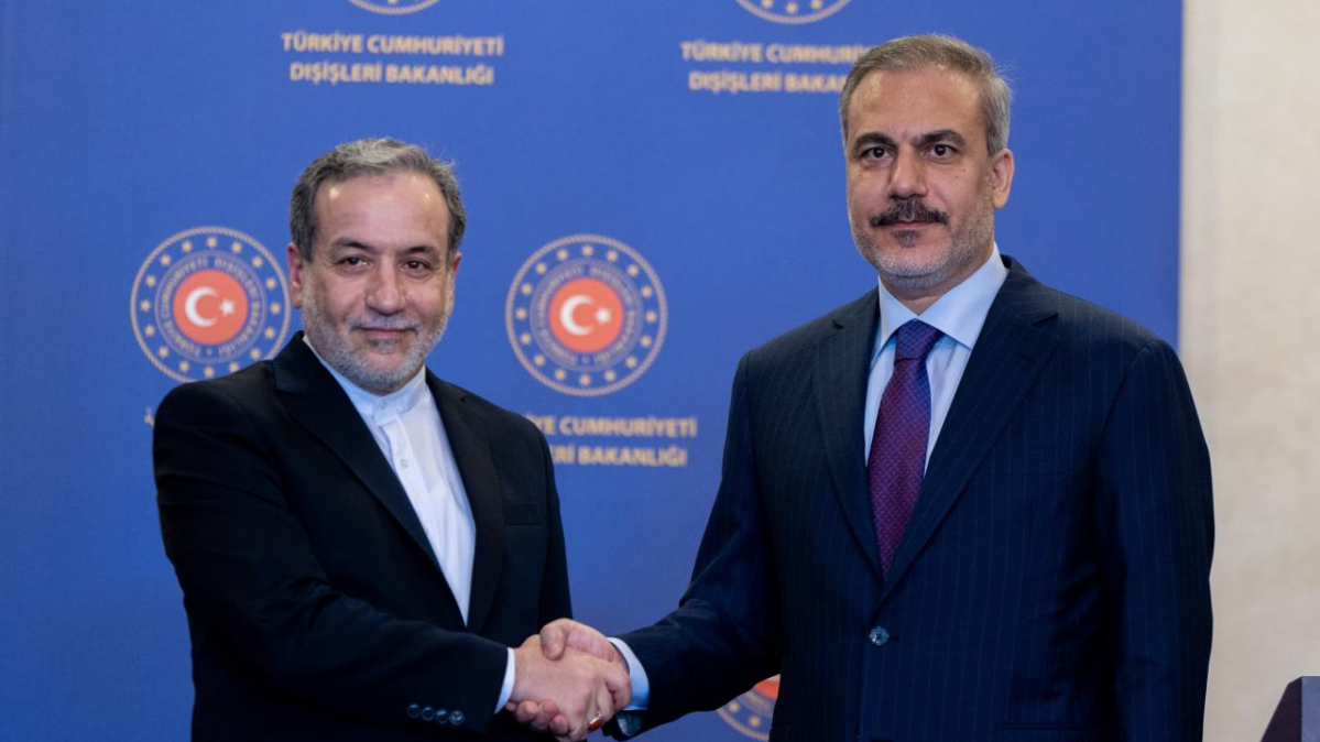 Turkish FM meets U.S. envoy, speaks with Iranian counterpart