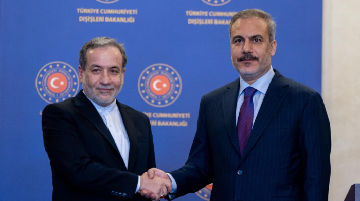 Turkish FM meets U.S. envoy, speaks with Iranian counterpart