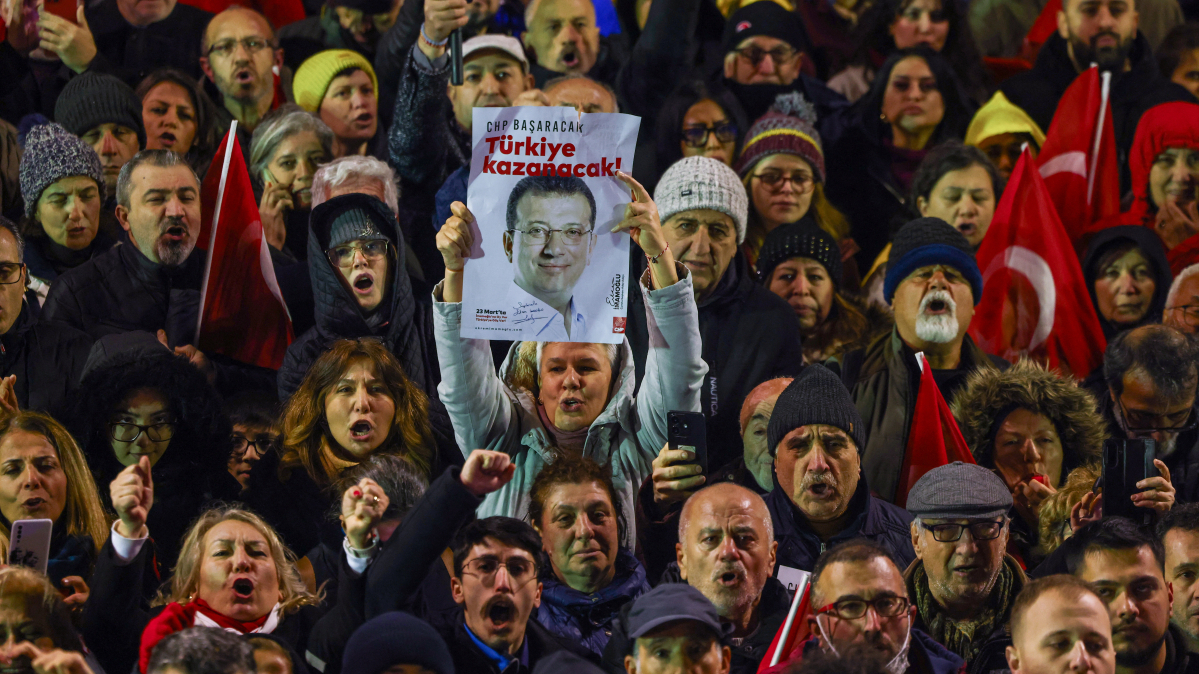 Thousands mark suspended Istanbul mayor Ekrem Imamoğlu's first anniversary in detention