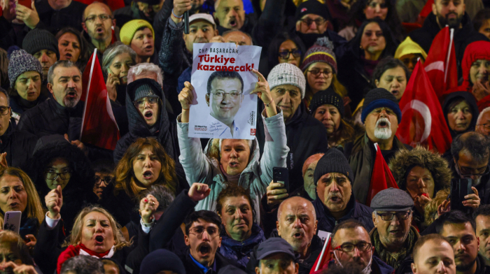 Thousands of protesters mark Ekrem Imamoğlu's first anniversary in detention