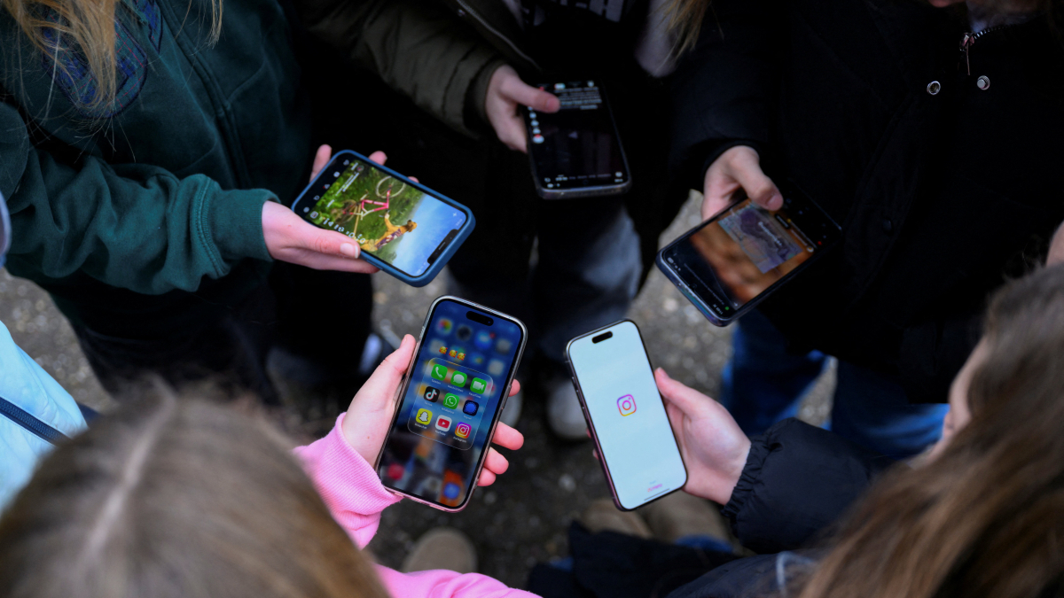 Report finds excessive social media use harms young people’s wellbeing