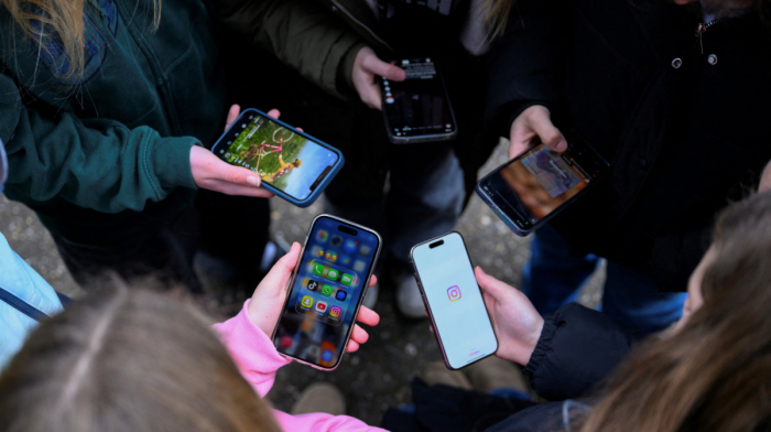 Report finds excessive social media use harms young people’s wellbeing