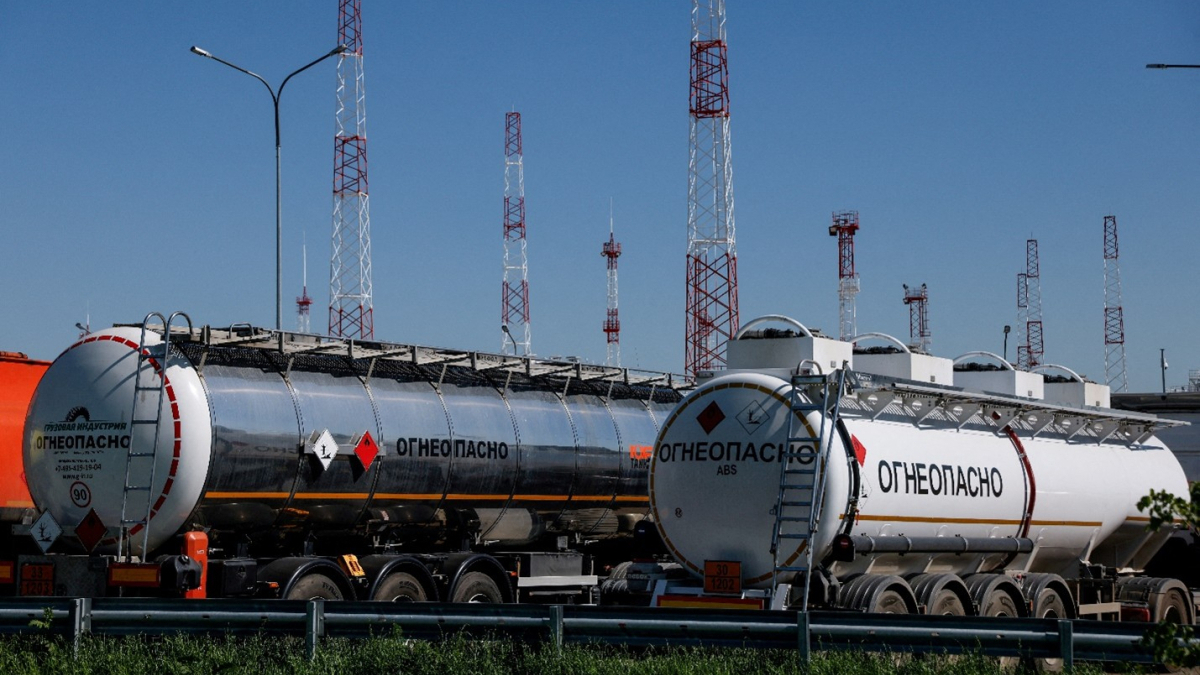 UK clears Kazakh oil transit via Russia under sanctions licence