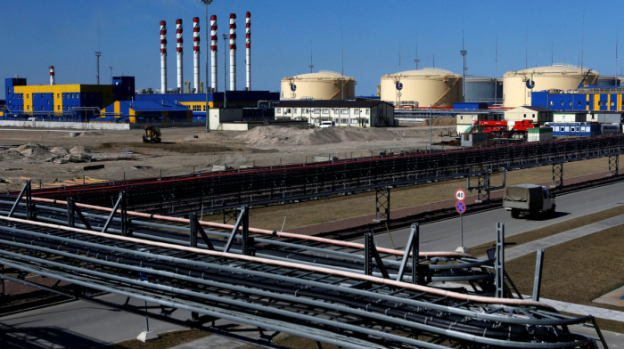 Ukraine drone strikes halt Russian Baltic oil exports, fuelling market uncertainty